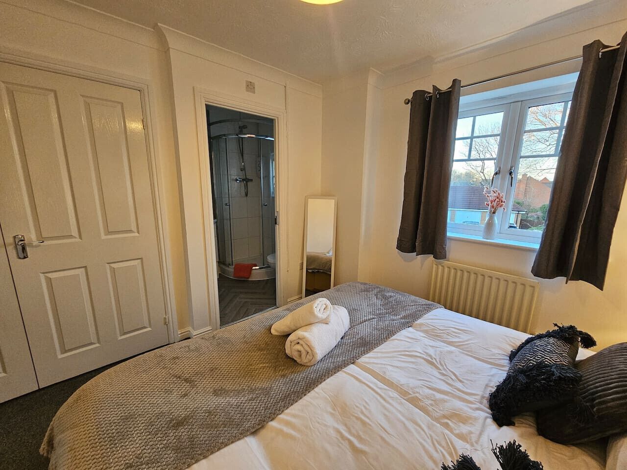 3 bedrooms, free WiFi, bed sheets