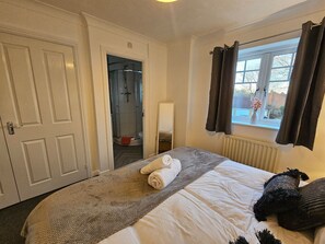 3 bedrooms, free WiFi, bed sheets