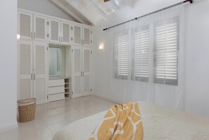 3 bedrooms, iron/ironing board, WiFi