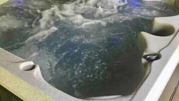 Baignoire à remous intérieure