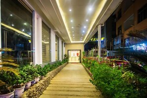Unclassified image, 5 of 31, button - Yilan Hotel (Wuyishan)
