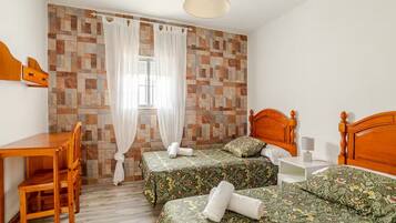 4 chambres, fer et planche à repasser, Wi-Fi, draps fournis