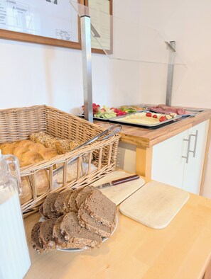 Frukostbuffé varje dag mot avgift