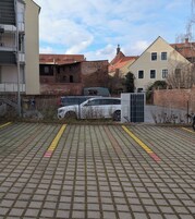 Estacionamiento: 10 por noche