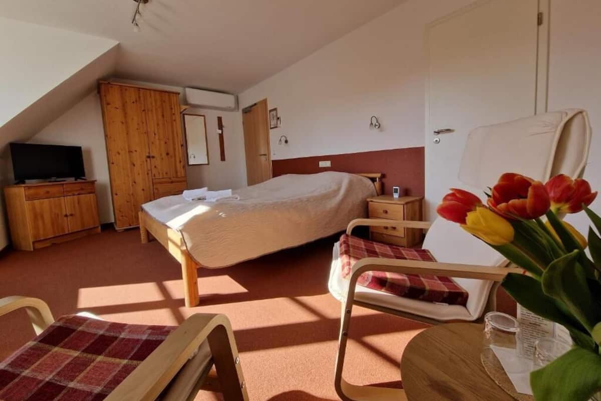 1 bedroom, travel cot, free WiFi, bed sheets