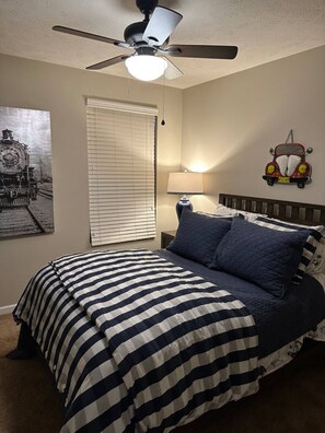 3 chambres, fer et planche à repasser, Wi-Fi gratuit, draps fournis