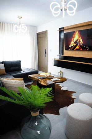 Leilighet, balkong | TV