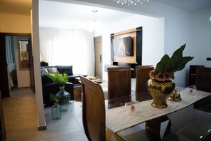 Apartment, Balcony | In-room dining