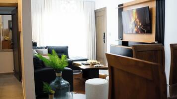 Apartment, Balcony | In-room dining