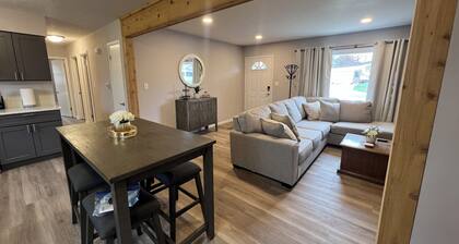 4-Bedroom 2-Bath House Walking Distance to Eureka College
