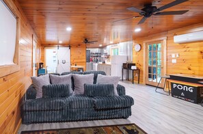 TV, stereo - Hot Tub - Couples Getaway near gorge (Menifee County)