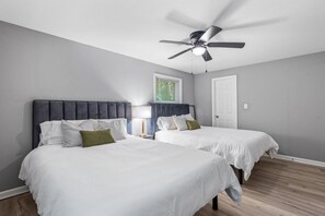 4 soverom, strykejern/-brett, reiseseng for barn og wi-fi (inkludert)