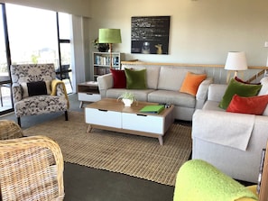 Smart TV - Cape View Villa: Well-appointed house with stunning sea views! Family-friendly. (Haumoana)
