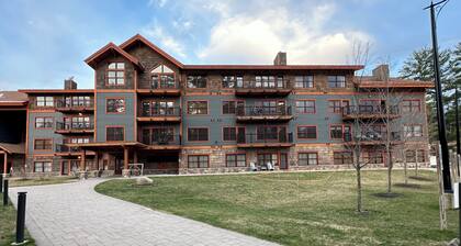 Slopeside Retreat at Cranmore, Ski-in/Ski-out