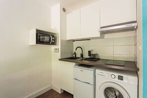 Kühlschrank, Kochgeschirr/Geschirr/Besteck