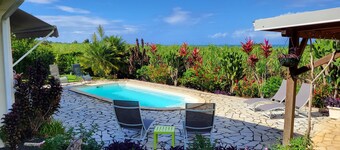 Blue" apartment facing the pool