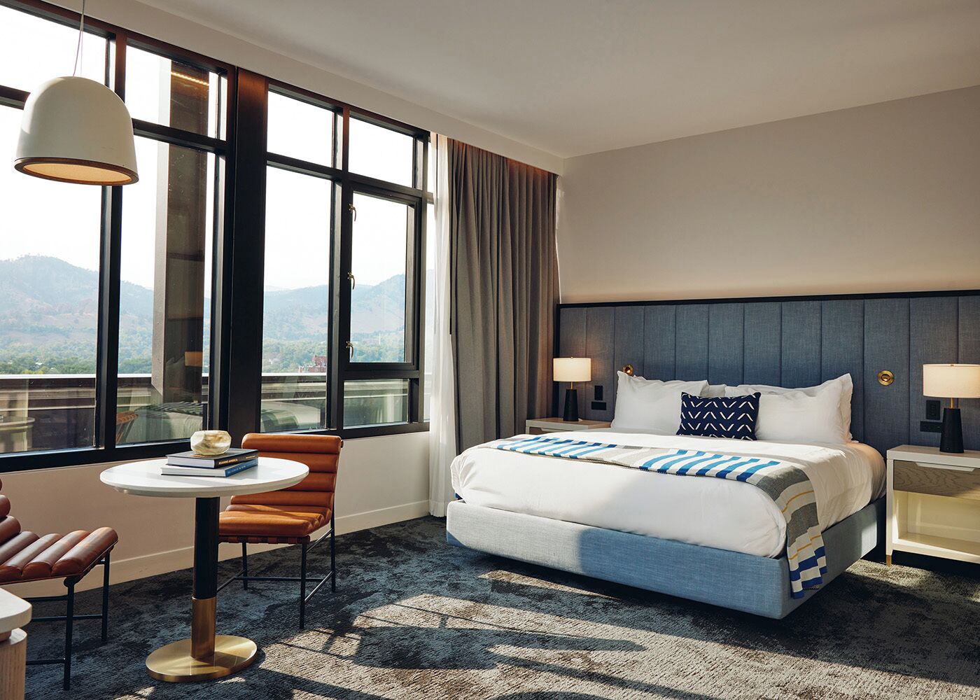 Hårføner, badekåper, håndklær og såpe