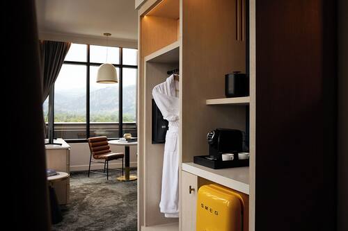 Hochwertige Bettwaren, Minibar, Zimmersafe, Schreibtisch