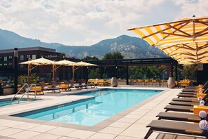 Außenpool, Cabañas (kostenlos), Sonnenschirme