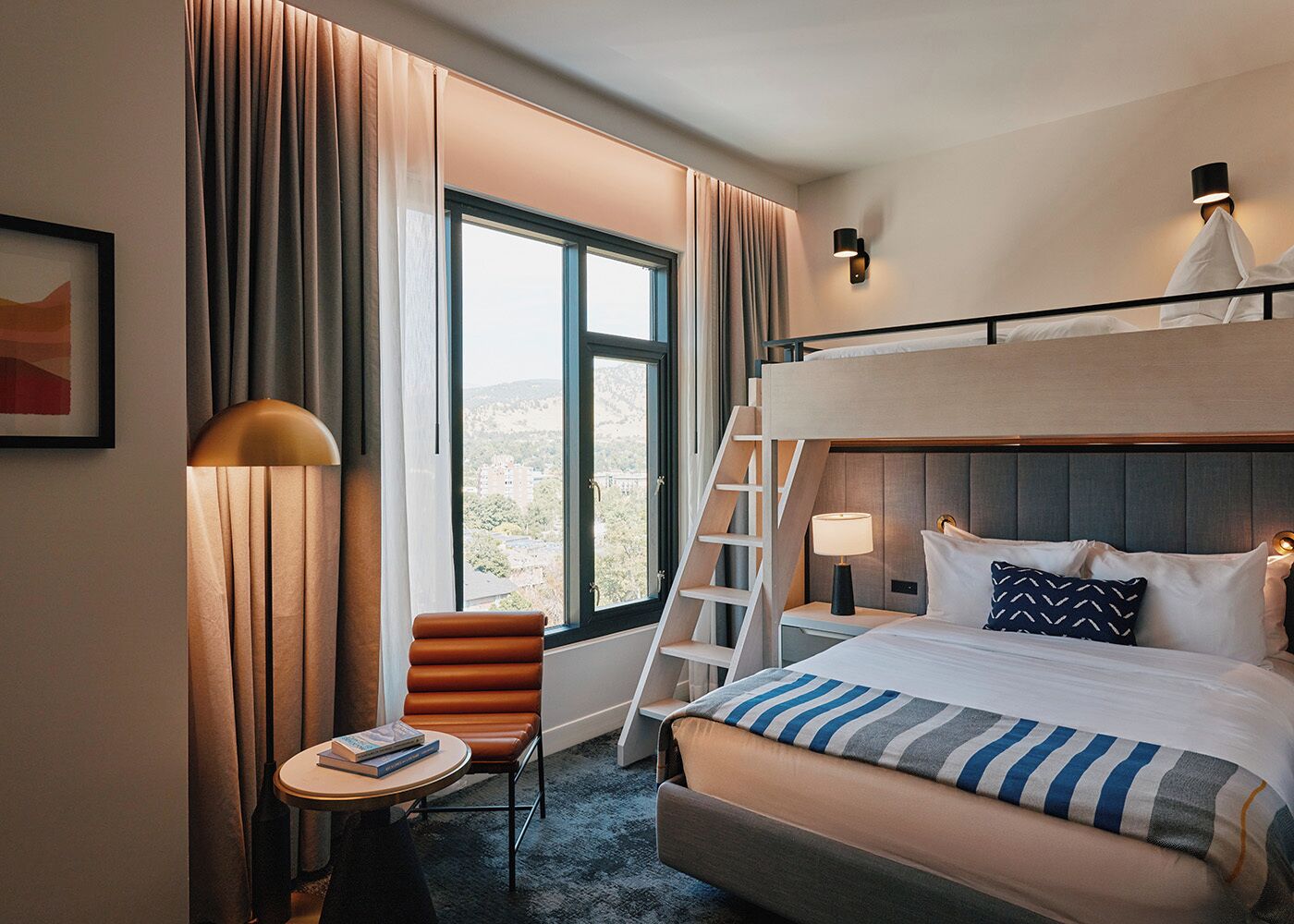 Rom (Flatiron Bunk) | Sengetøy av topp kvalitet, minibar, safe på rommet og skrivebord