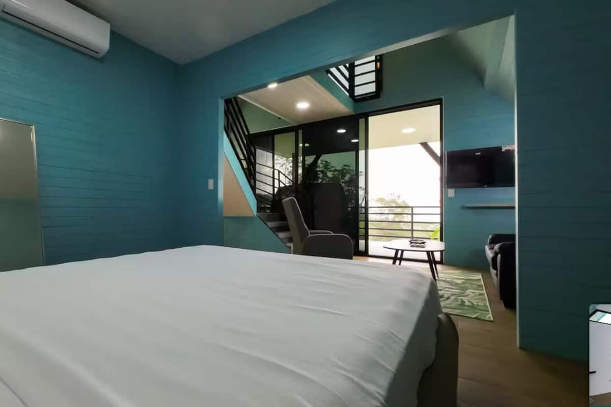 Bungalow estándar, cocineta, vista a la colina | 2 habitaciones, minibar y caja de seguridad en la habitación