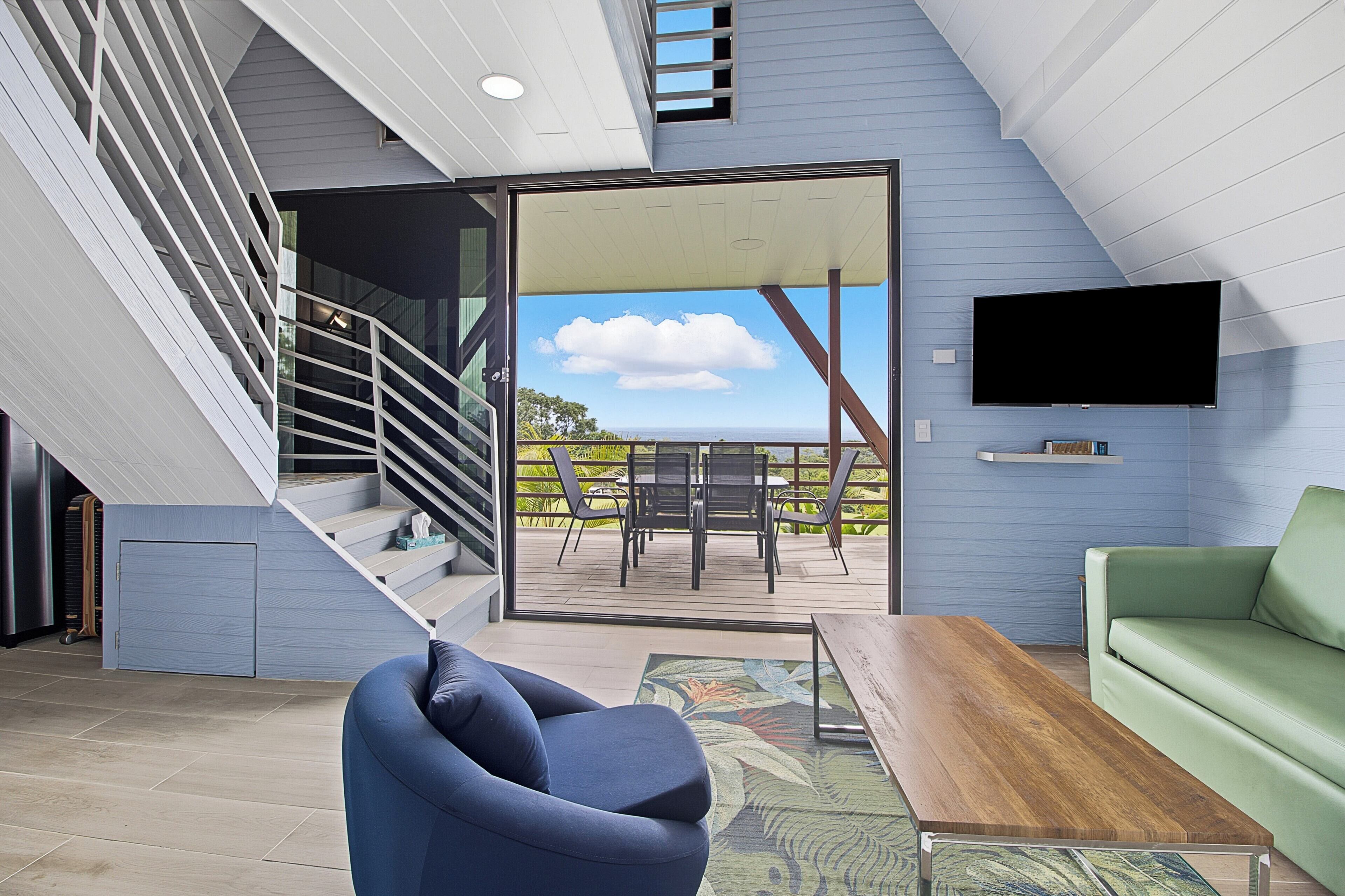 Minibar, brankas, Wi-Fi gratis, dan seprai linen