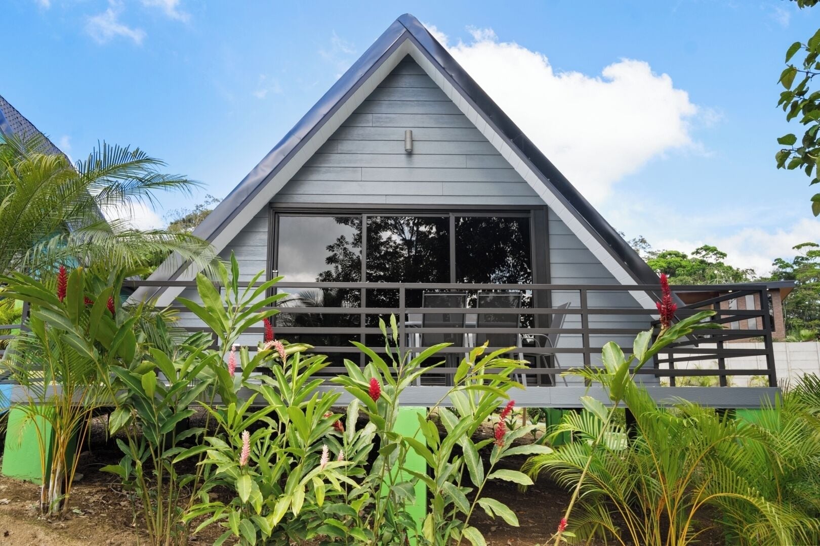 Comfort Bungalow, Mobility Accessible, Hill View | Terrace/patio