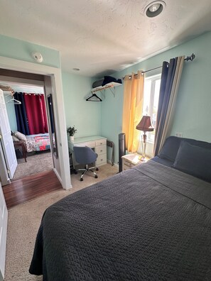 3 bedrooms, desk, iron/ironing board, travel crib