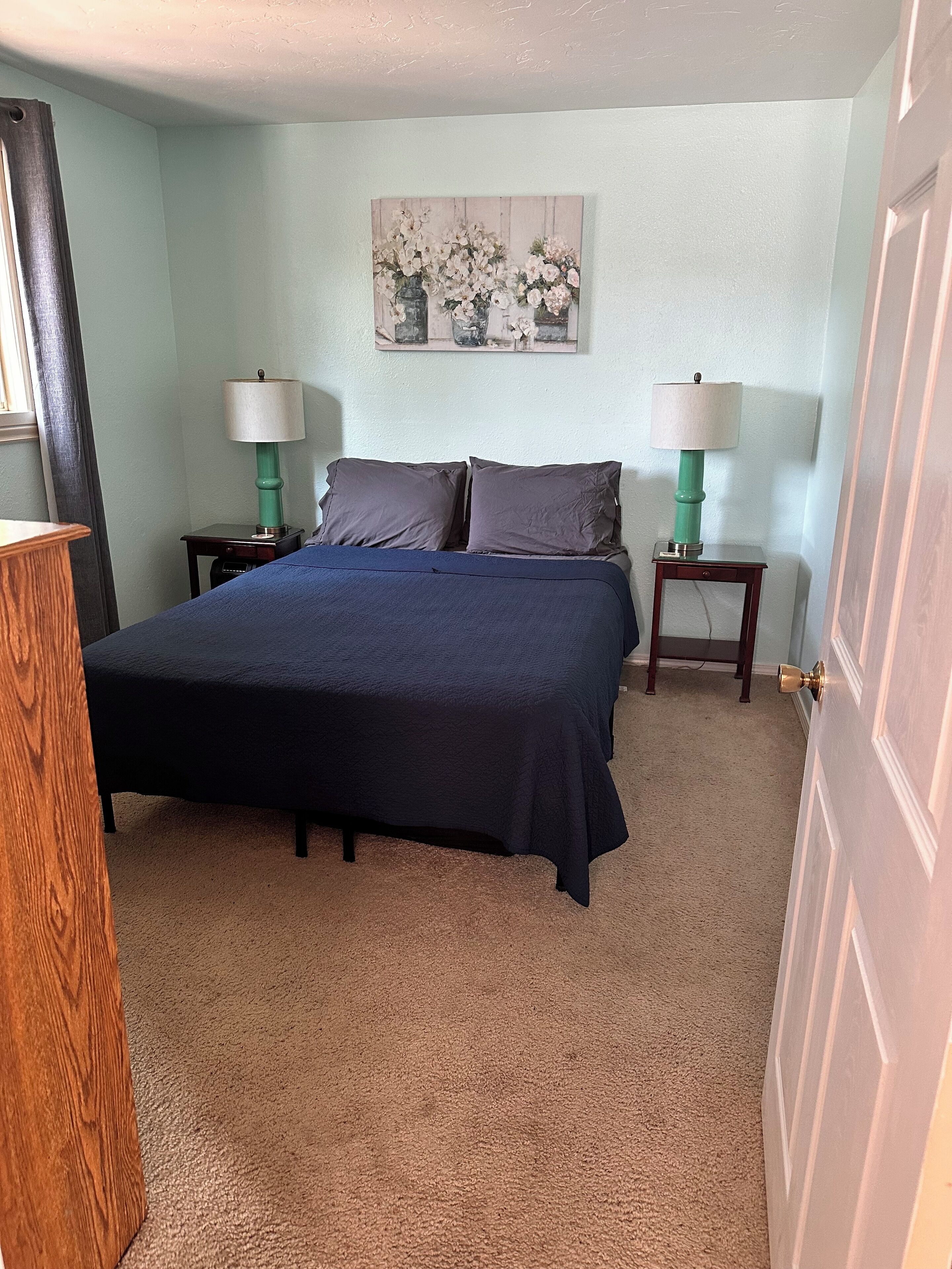 3 chambres, bureau, fer et planche à repasser, lit parapluie