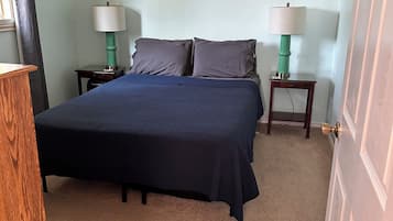 3 chambres, bureau, fer et planche Ă repasser, lit parapluie