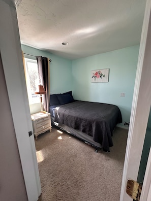 3 Schlafzimmer, Schreibtisch, Bügeleisen/Bügelbrett, Reisekinderbett
