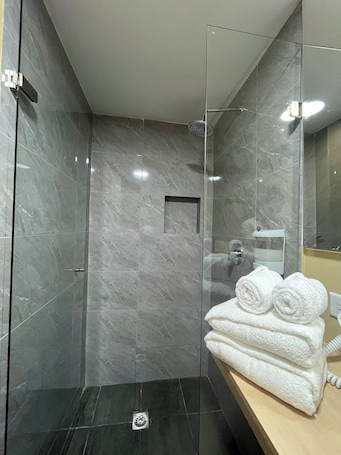 Duplex | Bathroom. Amaranto Suites