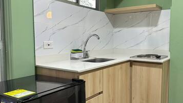 Executive-Studiosuite | Eigene Küche | Mini-Kühlschrank, Espressomaschine, Mixer, Kochgeschirr/Geschirr/Besteck