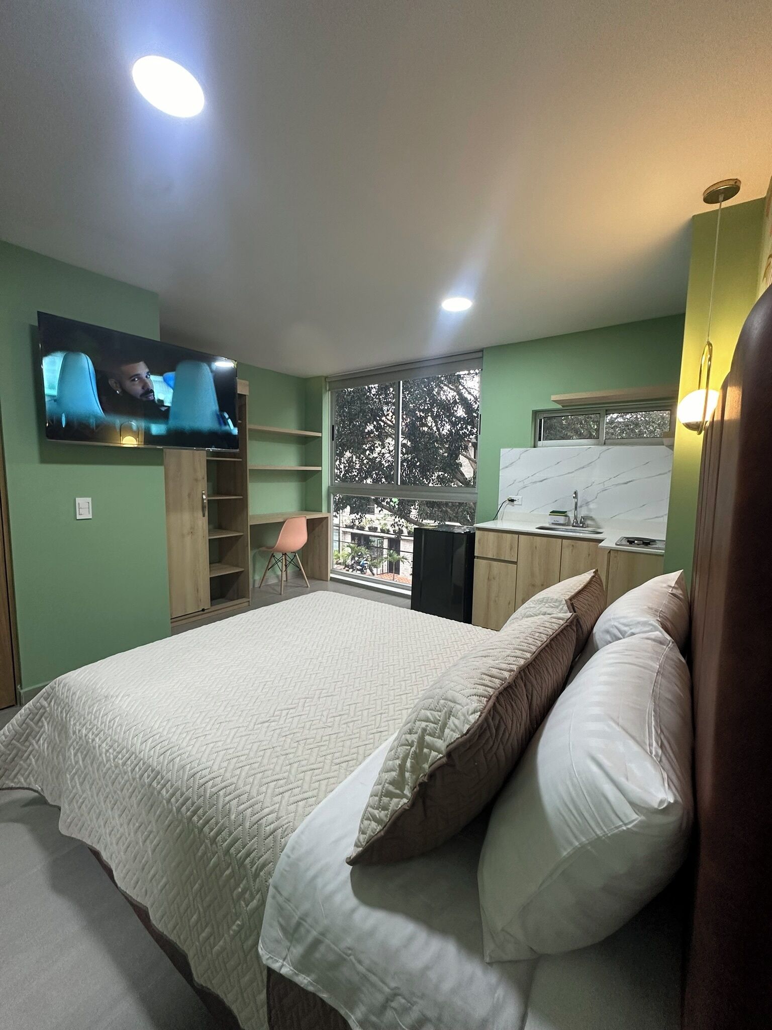 Executive-studiosviitti | Untuvapeitot, pimennysverhot, ilmainen Wi-Fi