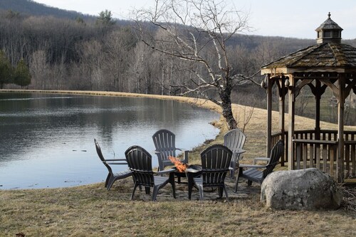 Cozy Catskill A-Frame With Hot Tub