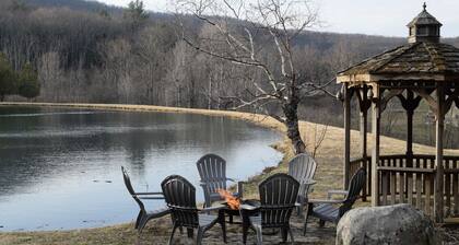 Cozy Catskill A-Frame With Hot Tub
