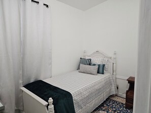 4 chambres, fer et planche à repasser, Wi-Fi, draps fournis