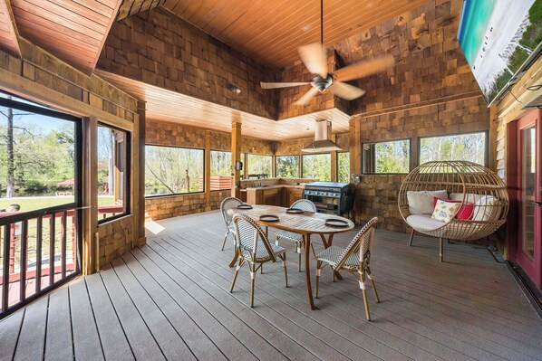 Outdoor dining
