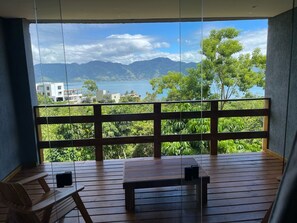 Cortinas opacas, tabla de planchar con plancha, wifi gratis