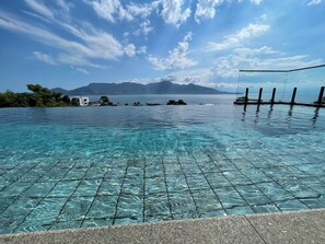 Chambre Triple, vue piscine | Vue de la chambre