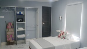 Doppia Economy | Minibar, una cassaforte in camera, tende oscuranti, ferro/asse da stiro