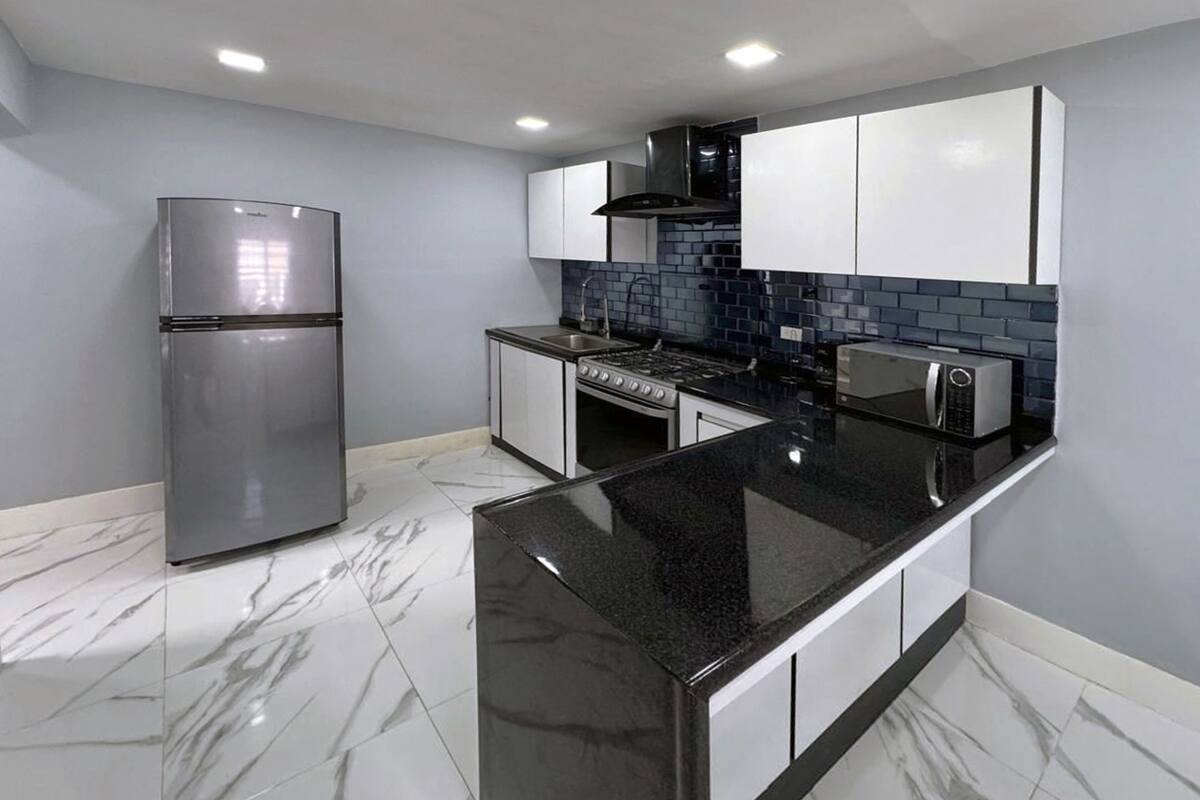 Private kitchen | Fridge, microwave, oven, stovetop