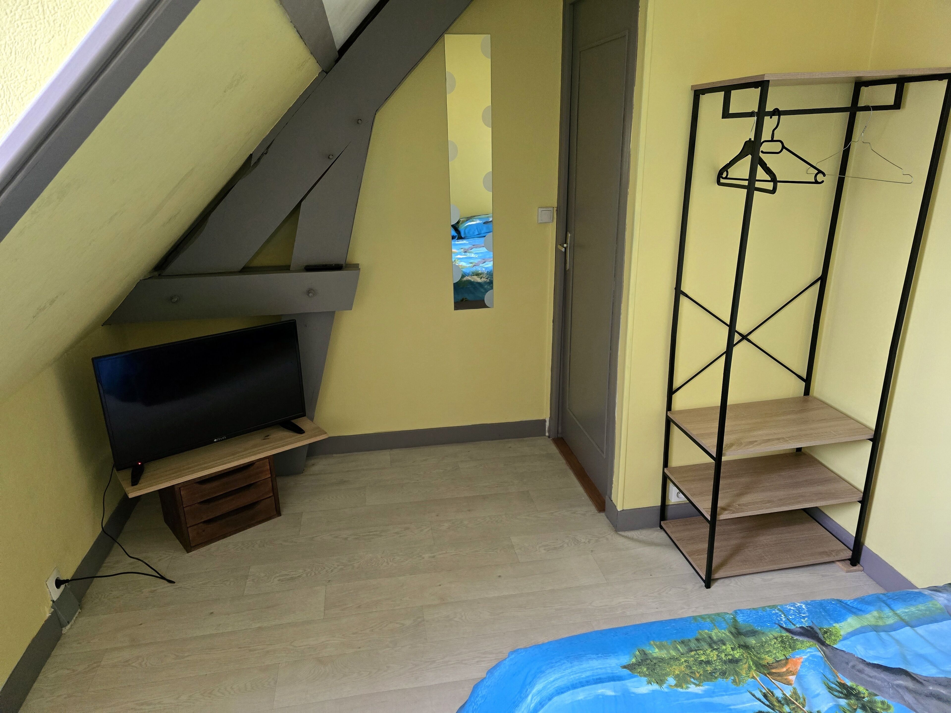 1 slaapkamer, een strijkplank/strijkijzer, internet, beddengoed