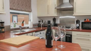 Cookware/dishes/utensils