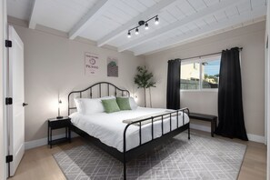 3 bedrooms, desk, iron/ironing board, travel crib