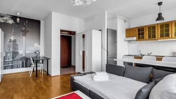 Iron/ironing board, WiFi, bed sheets