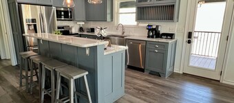 Spacious Cabin on Little Mo River!! Game Room! Relax & Have Fun! 4 Bed, 4.5 Bath