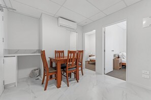 Basic Apartment | Iron/ironing board, free WiFi - Onehunga Suites (Auckland)