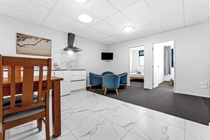 Comfort Apartment | Living area - Onehunga Suites (Auckland)