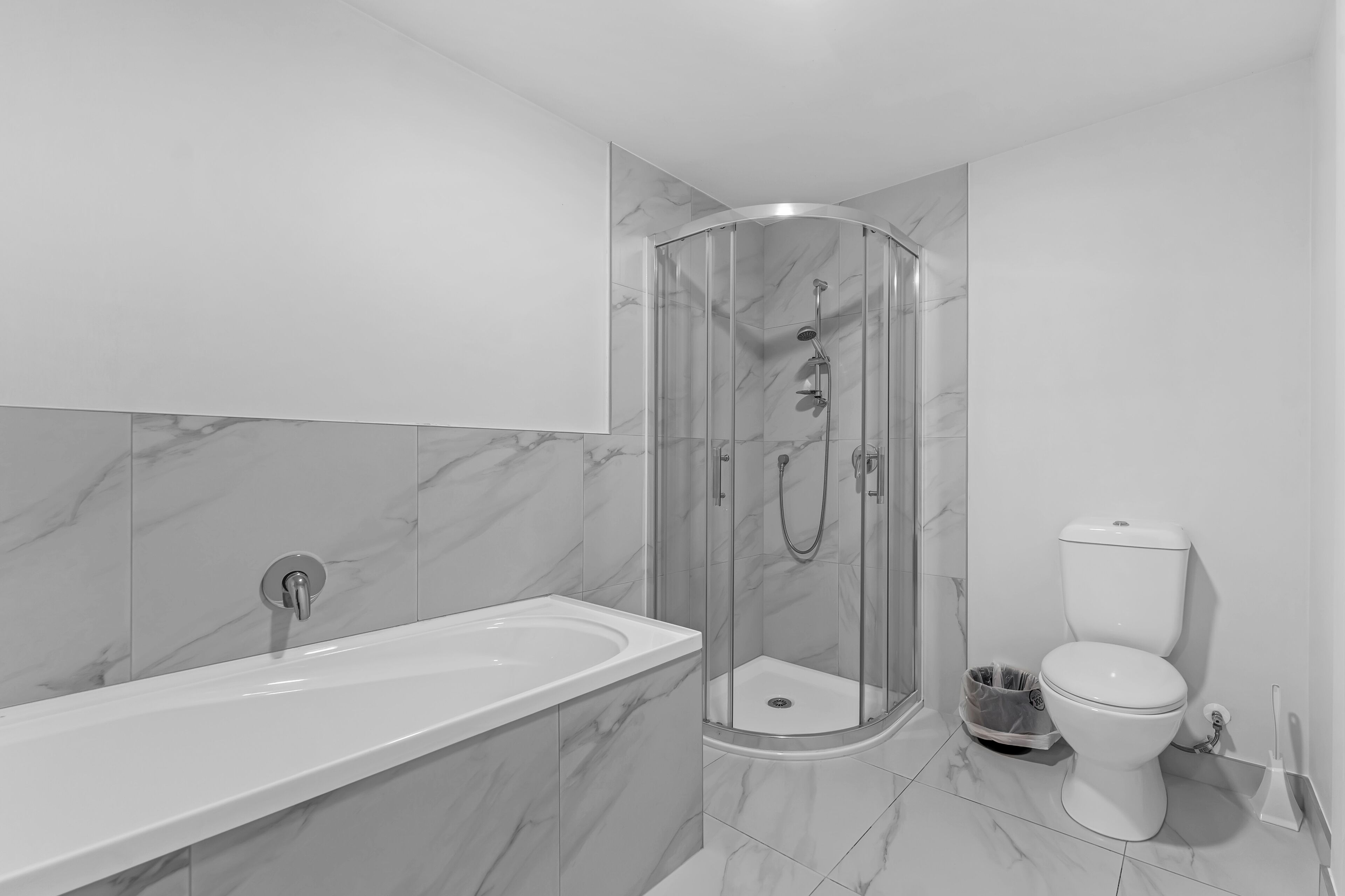 Comfort Apartment | Bathroom | Shower, hair dryer, towels, soap